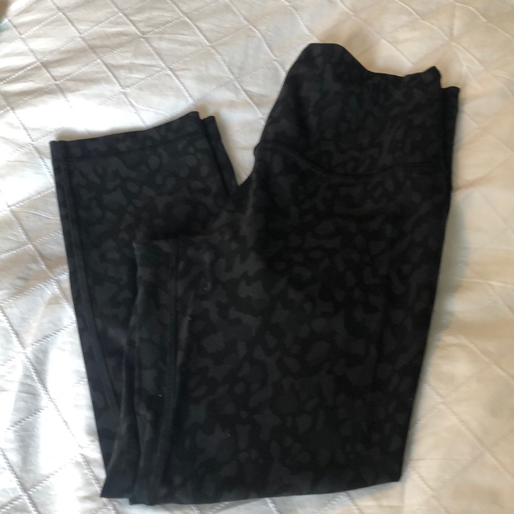 Lululemon wunder under train